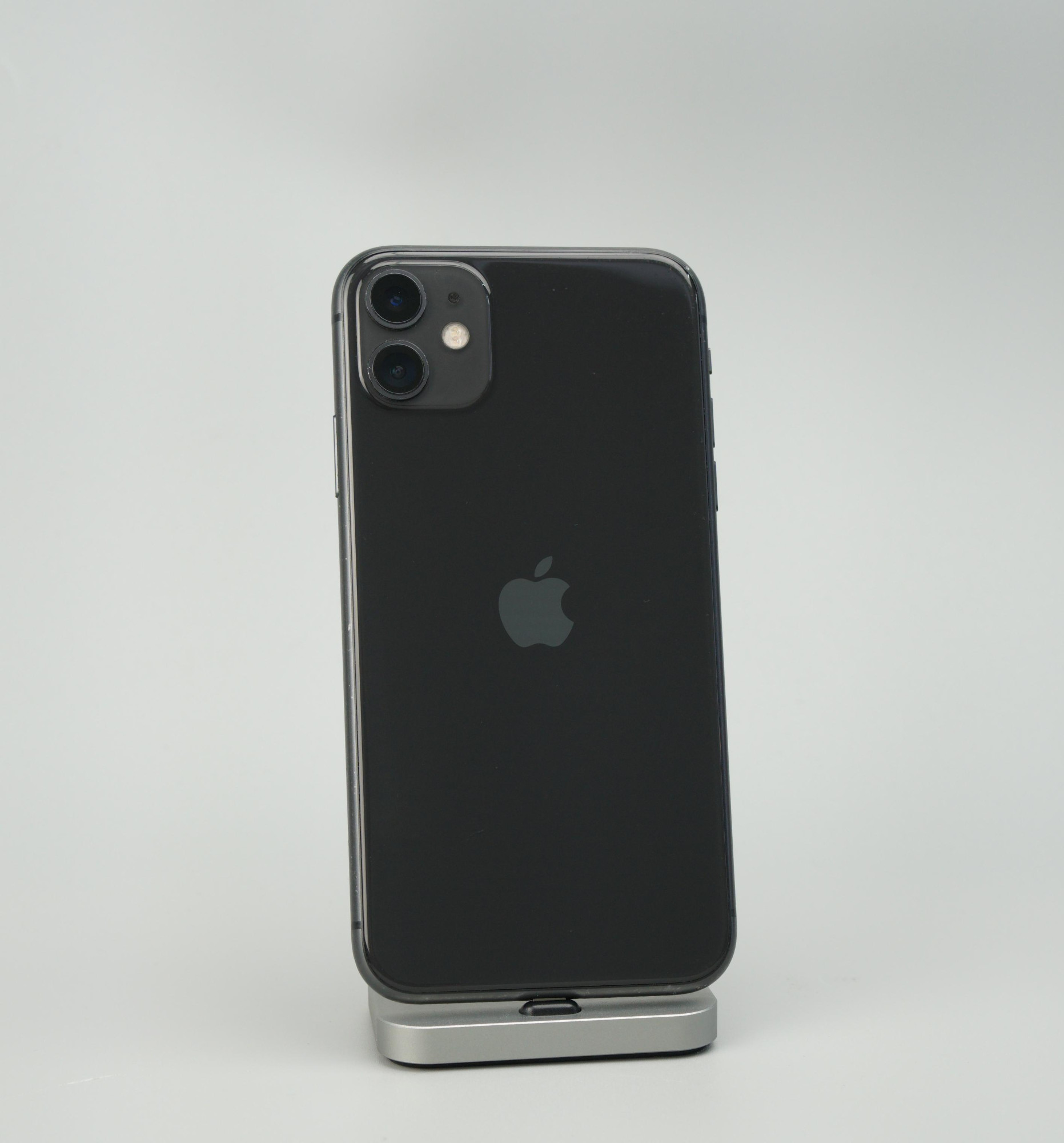 Apple iPhone 11 128GB Black (MWN72CH/A) 1