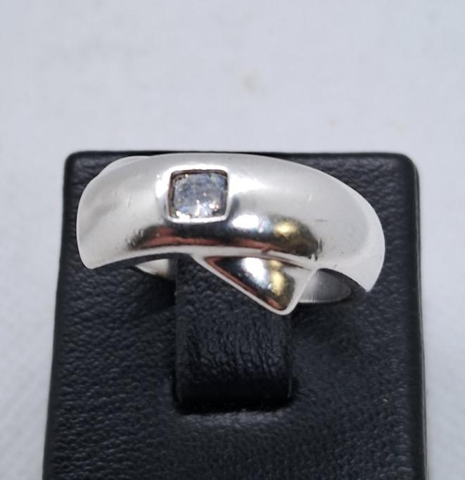 Серебряное кольцо с цирконием (32488528) 1