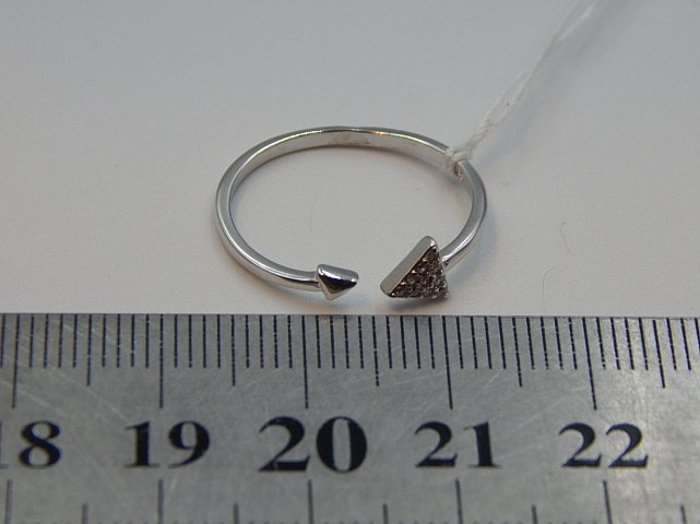 Серебряное кольцо с цирконием (30537337) 1