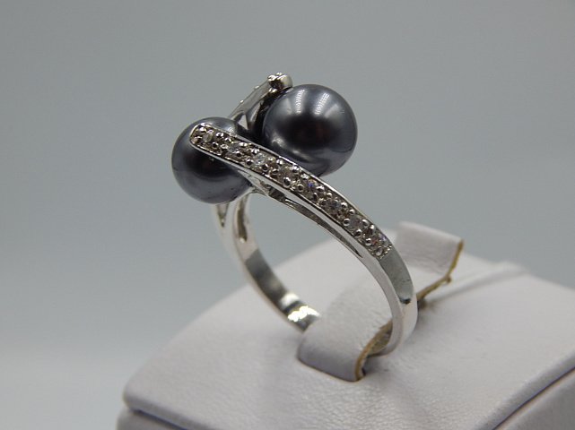 Серебряное кольцо с цирконием и жемчугом (33015290) 1