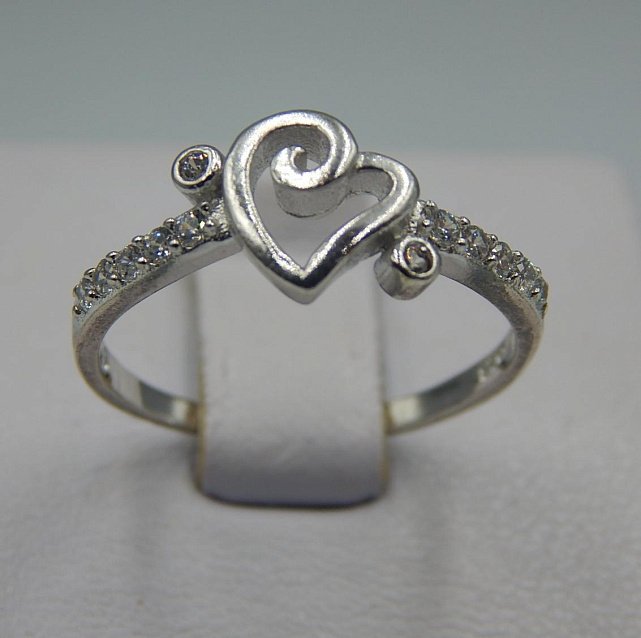 Серебряное кольцо с цирконием (33453946) 0
