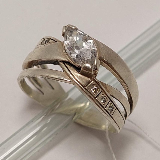 Серебряное кольцо с цирконием (33697351) 0