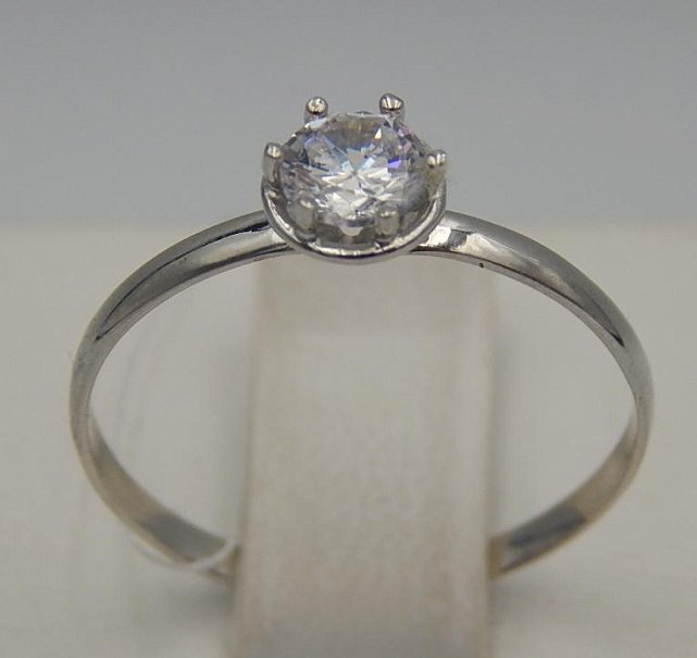 Серебряное кольцо с цирконием (31986915) 0