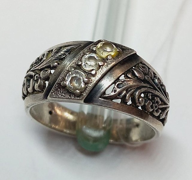 Серебряное кольцо с цирконием (33907897) 0