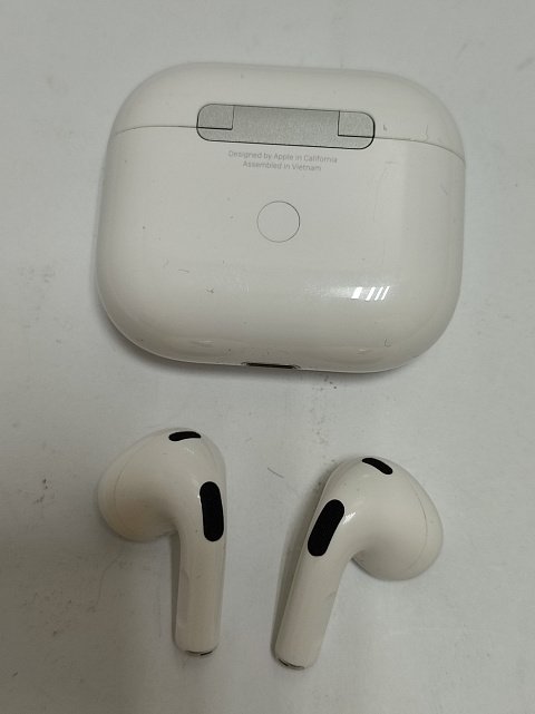Наушники Apple AirPods 3 with Lightning Charging Case (MPNY3TY/A) 1