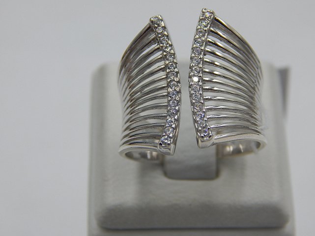 Серебряное кольцо с цирконием (33722201) 1