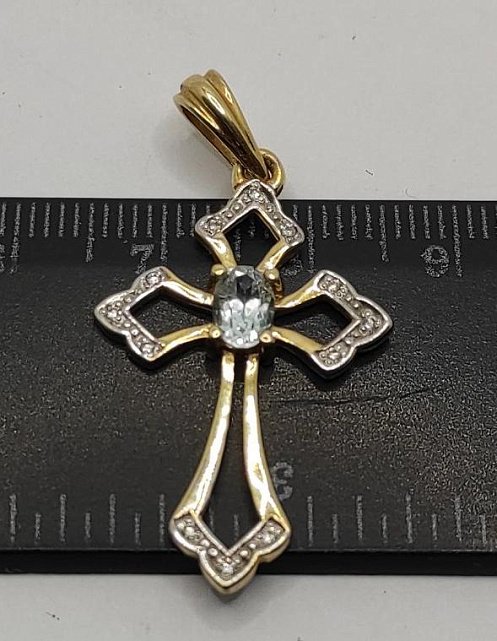 Підвіс-хрест із жовтого та білого золота з аквамарином і діамантом (-ми) (32715472) 1