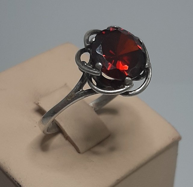 Серебряное кольцо с цирконием (31015392) 1