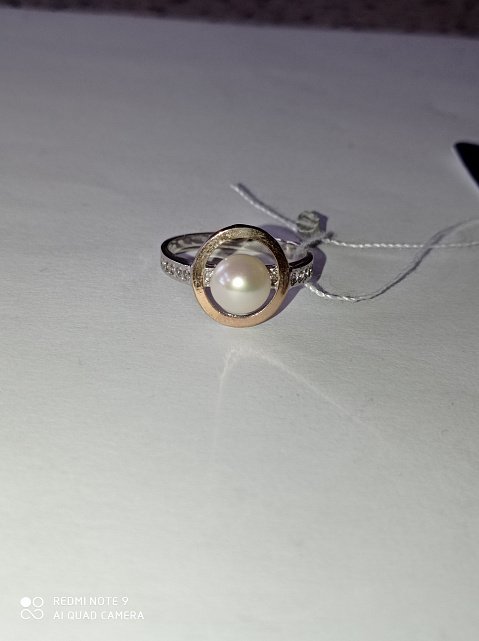Серебряное кольцо с золотыми вставками, жемчугом и цирконием (13280979) 1