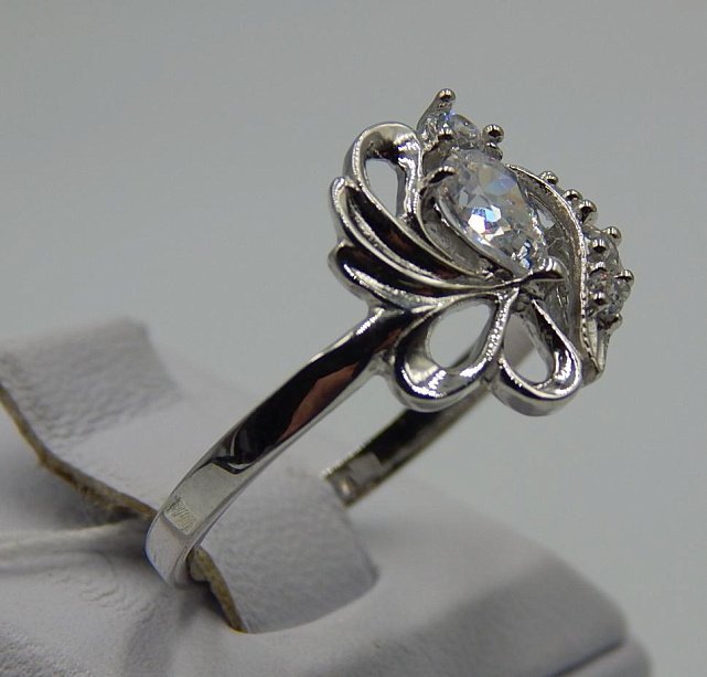 Серебряное кольцо с цирконием (33015682) 1