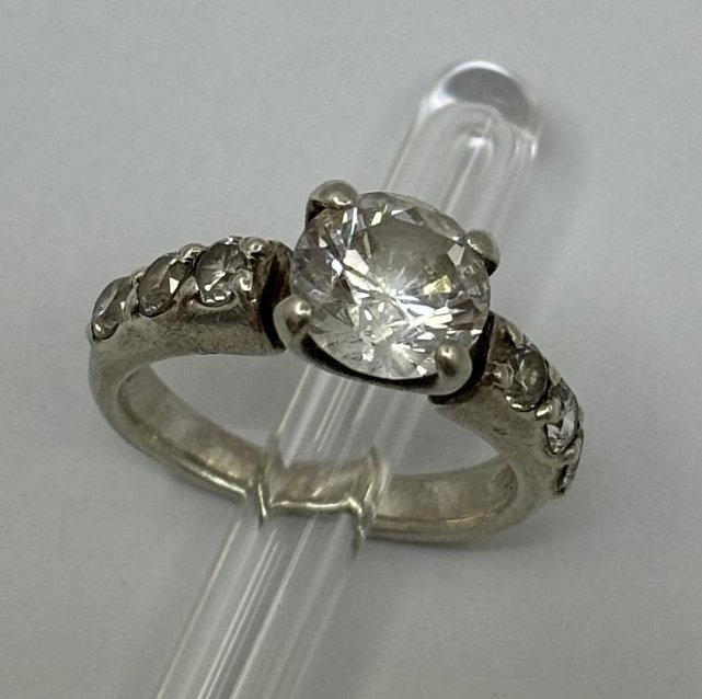 Серебряное кольцо с цирконием (33960725) 0