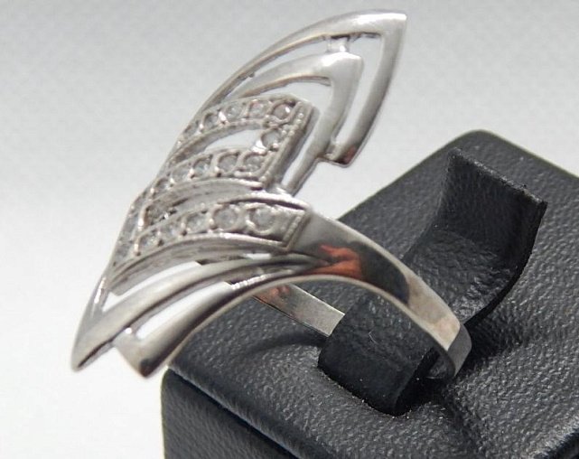 Серебряное кольцо с цирконием (30520059) 1