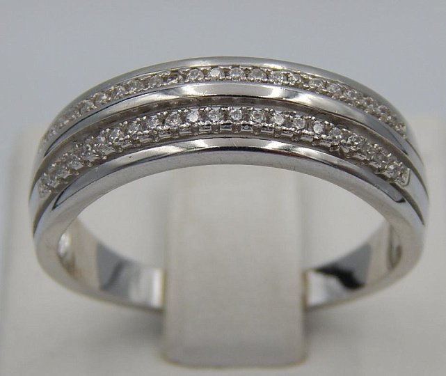 Серебряное кольцо с цирконием (30872193) 0