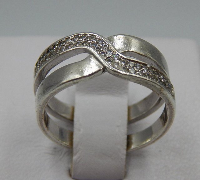 Серебряное кольцо с цирконием (32431136) 0