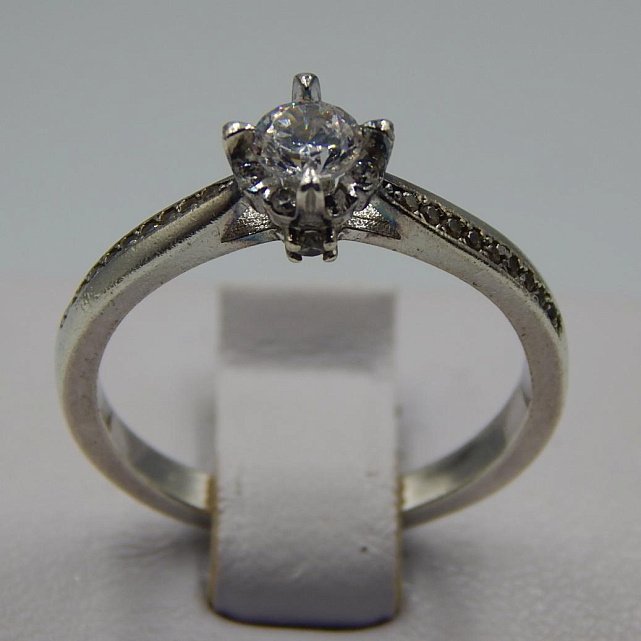 Серебряное кольцо с цирконием (33681028) 0