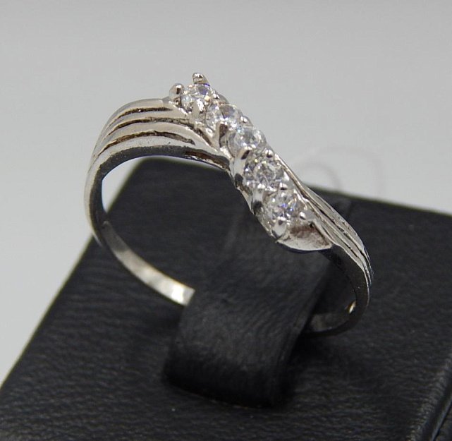 Серебряное кольцо с цирконием (30829414) 0