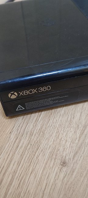 Игровая приставка Microsoft Xbox 360 E 500GB 1