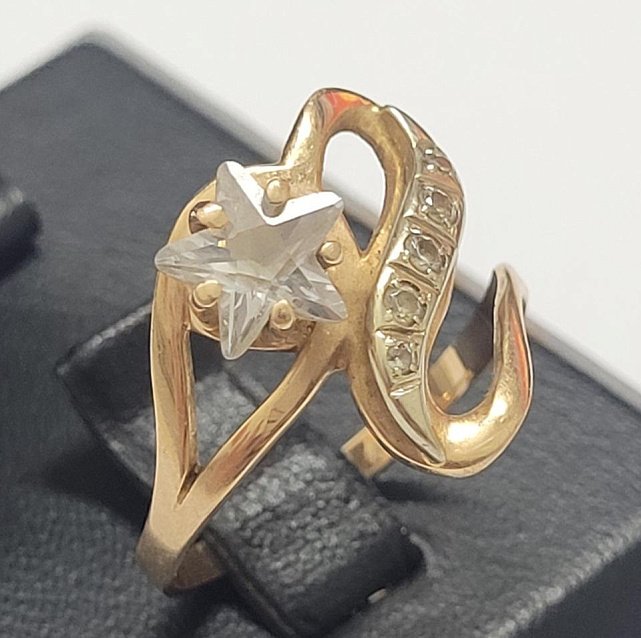 Кольцо из красного и белого золота с цирконием (32421061) 1