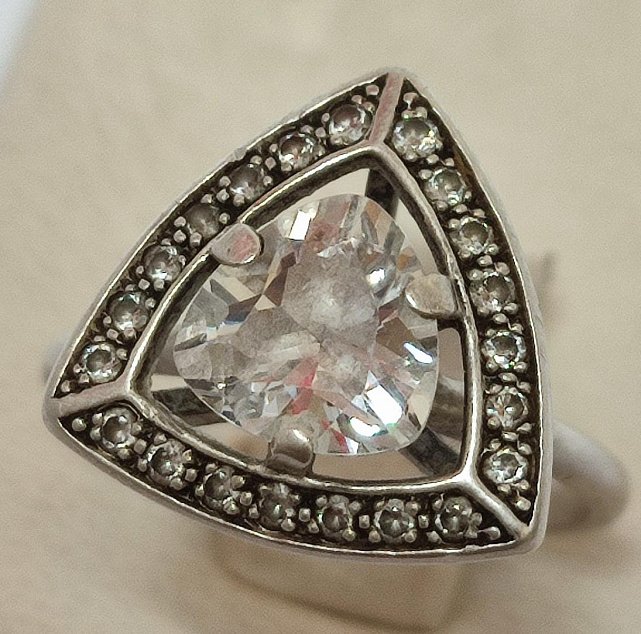 Серебряное кольцо с цирконием (33940839) 0