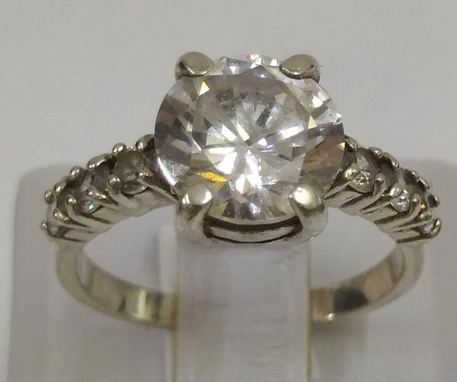 Серебряное кольцо с цирконием (32749216) 0