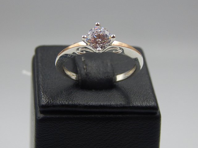 Серебряное кольцо с цирконием (32886617) 1