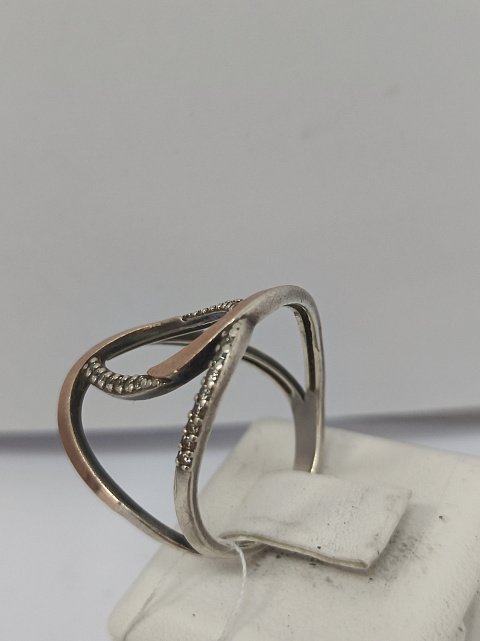 Серебряное кольцо с золотой вставкой и цирконием (33809576) 1
