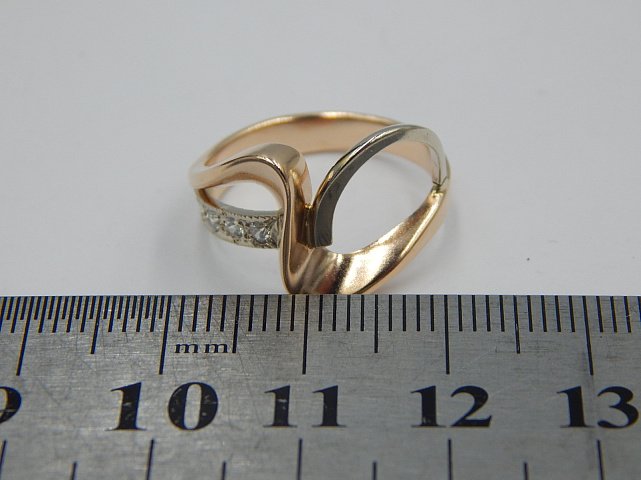 Кольцо из красного и белого золота с цирконием (30014704) 4