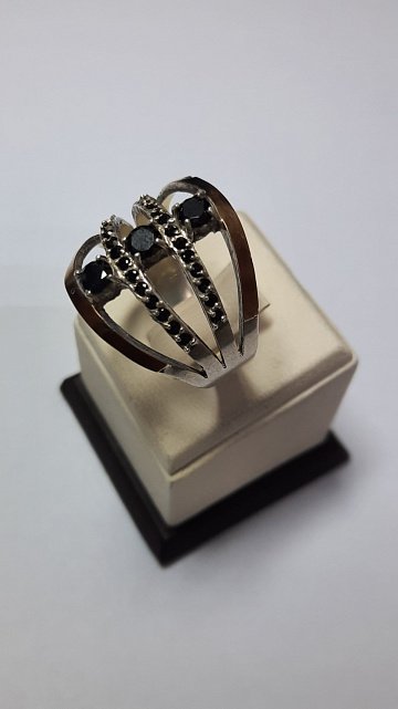 Серебряное кольцо с позолотой и ониксом (33451603) 2