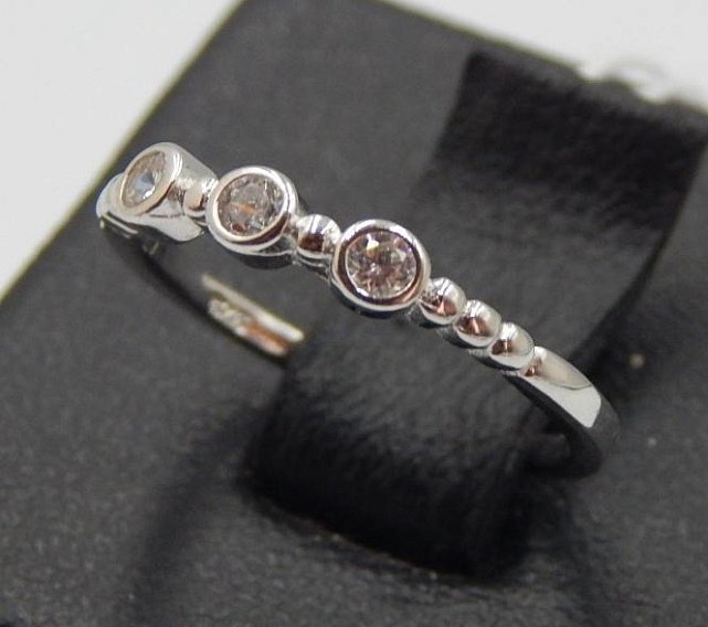 Серебряное кольцо с цирконием (30470134) 1