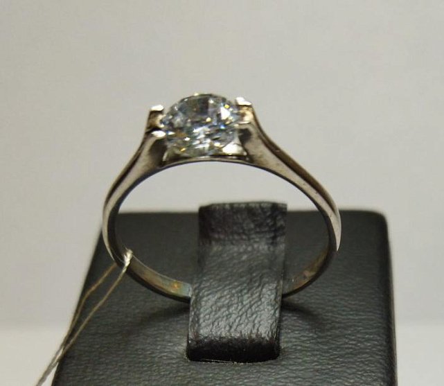 Серебряное кольцо с цирконием (30513908) 0