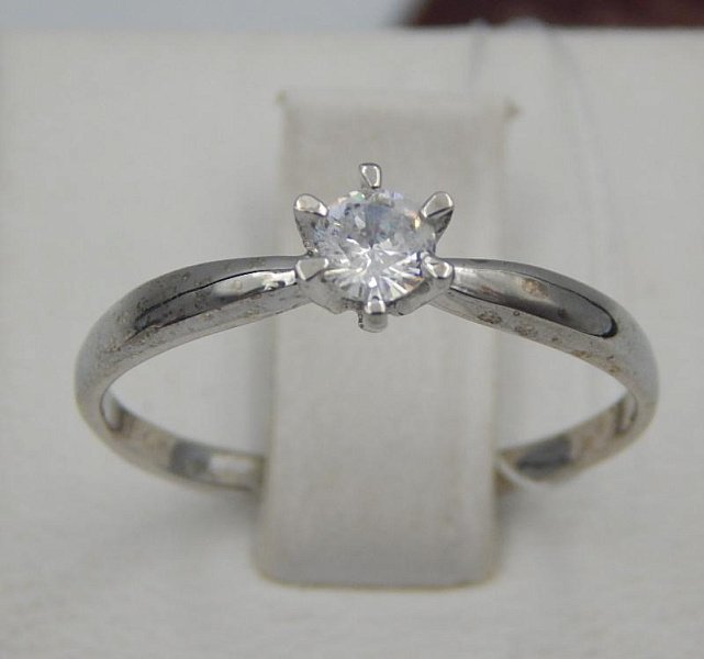 Серебряное кольцо с цирконием (31986994) 0