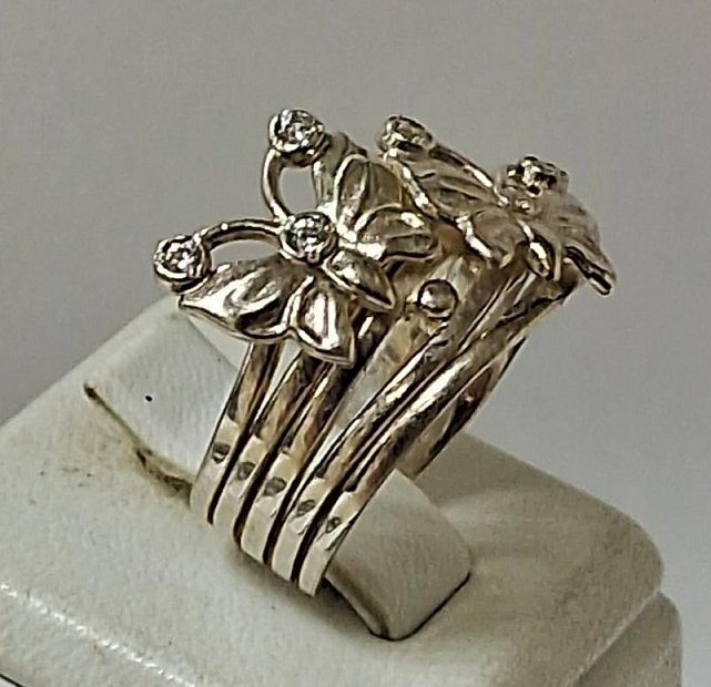 Серебряное кольцо с цирконием (31832632) 1