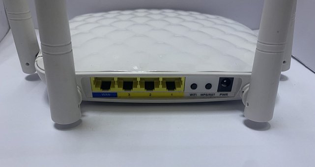 Wi-Fi роутер Tenda FH456 1