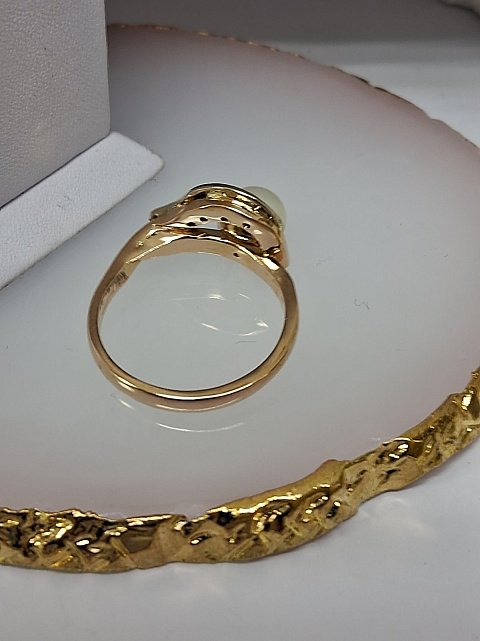 Кольцо из красного и белого золота с цирконием и жемчугом (33758479) 4