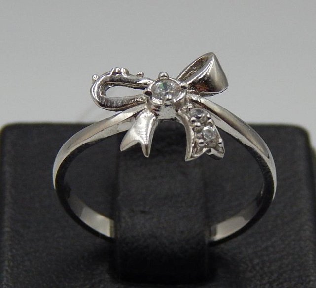Серебряное кольцо с цирконием (30798635) 0