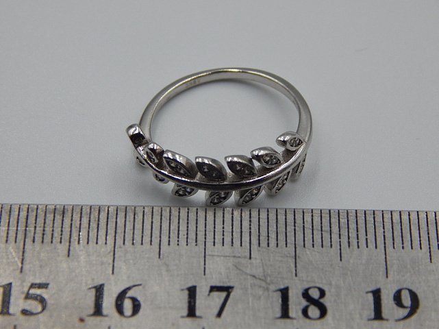 Серебряное кольцо с цирконием (31186949) 1