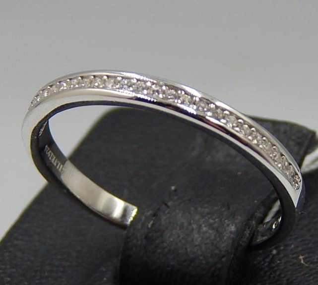 Серебряное кольцо с цирконием (31445817) 1