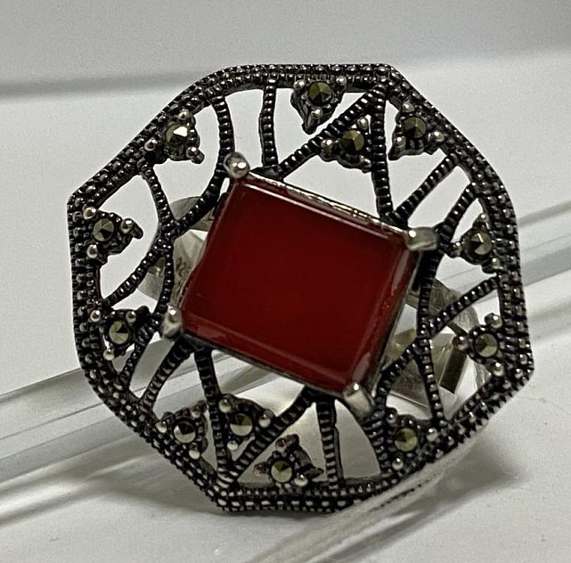 Серебряное кольцо с сардониксом и цирконием (33339167) 0
