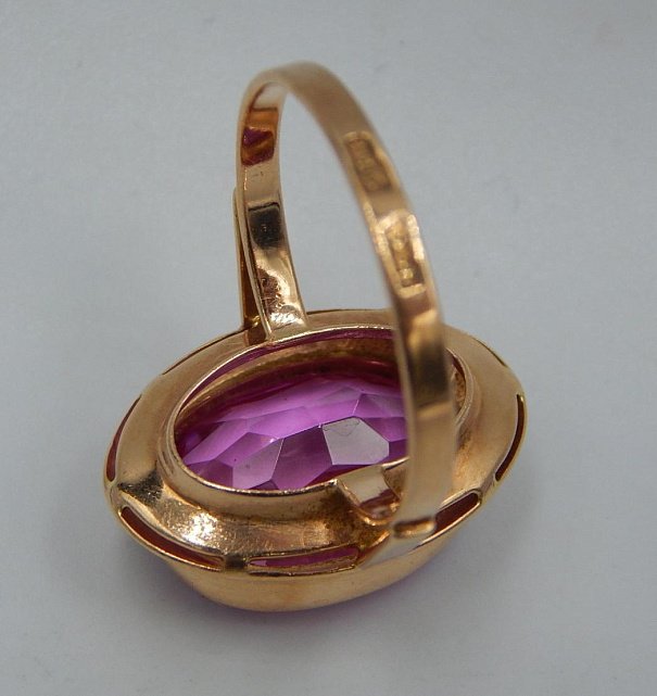 Кольцо из красного золота с корундом (30070924) 2