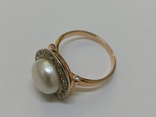 Кольцо из красного и белого золота с жемчугом и цирконием (32037159) 3