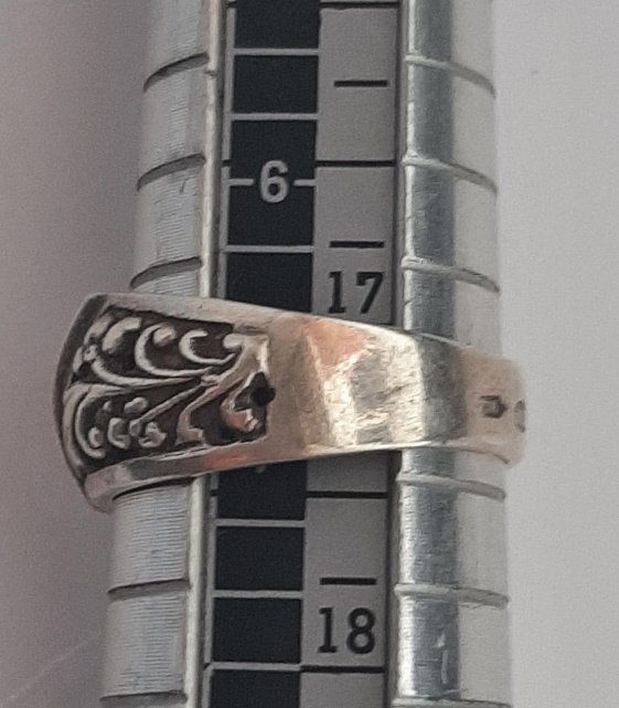 Серебряное кольцо с цирконием (33673337) 4