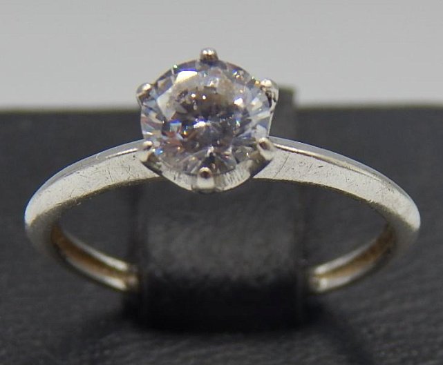 Серебряное кольцо с цирконием (31328064) 0