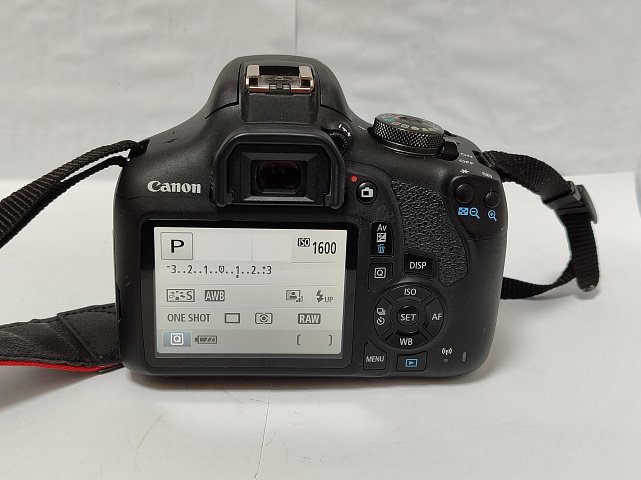 Фотоапарат Canon EOS 2000D 1