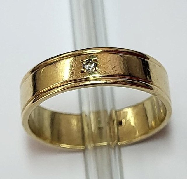 Обручка з жовтого золота з діамантом (33487722) 0
