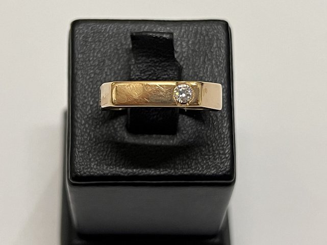 Перстень из красного золота с цирконием (32934063) 0
