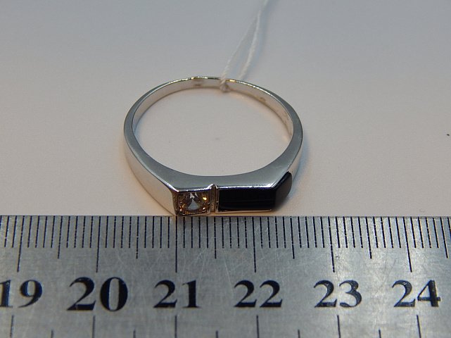 Серебряное кольцо с ониксом и цирконием (30537433) 2