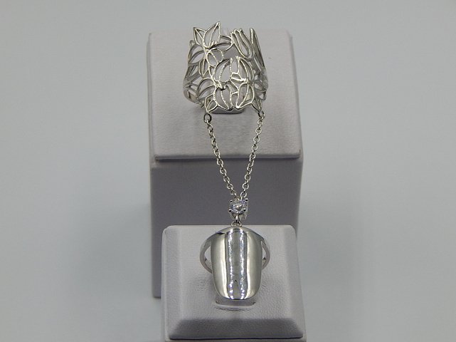 Серебряное кольцо с цирконием (33015337) 0