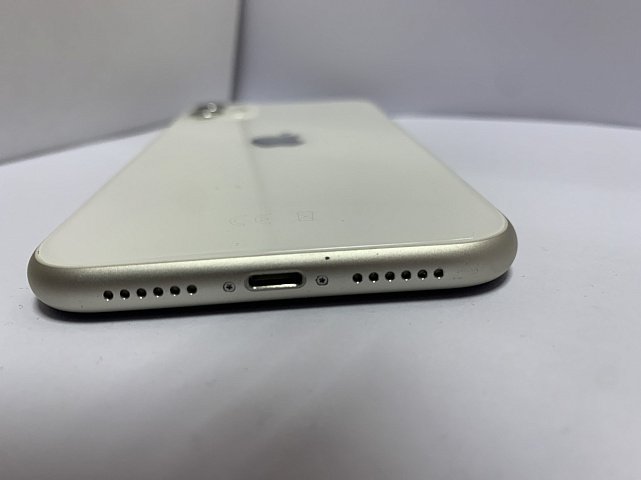 Apple iPhone 11 64GB White 3