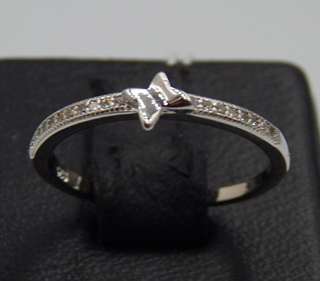 Серебряное кольцо с цирконием (30469793) 0