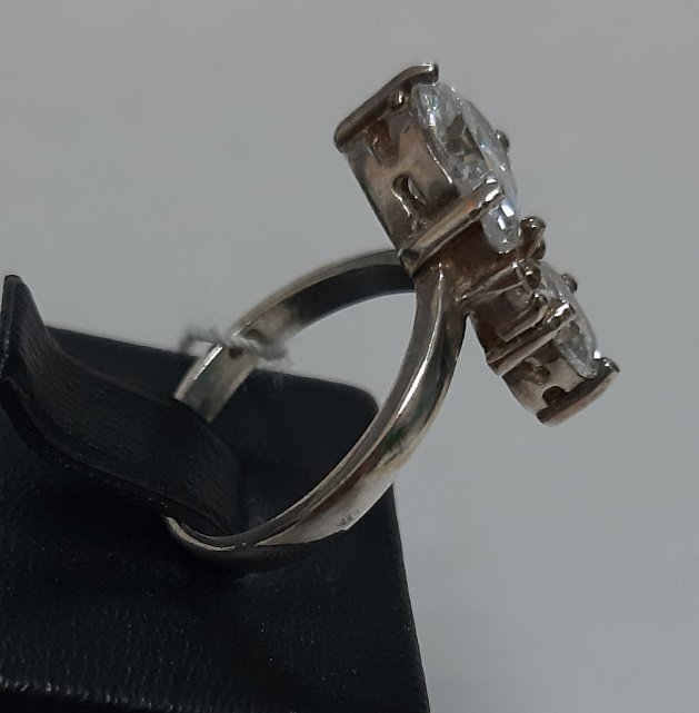 Серебряное кольцо с цирконием (30538418) 3